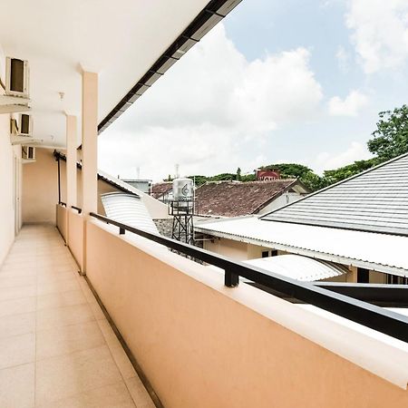 Oyo Life 3398 Griya Rm 19 Syariah Hotel Surabaya Ngoại thất bức ảnh