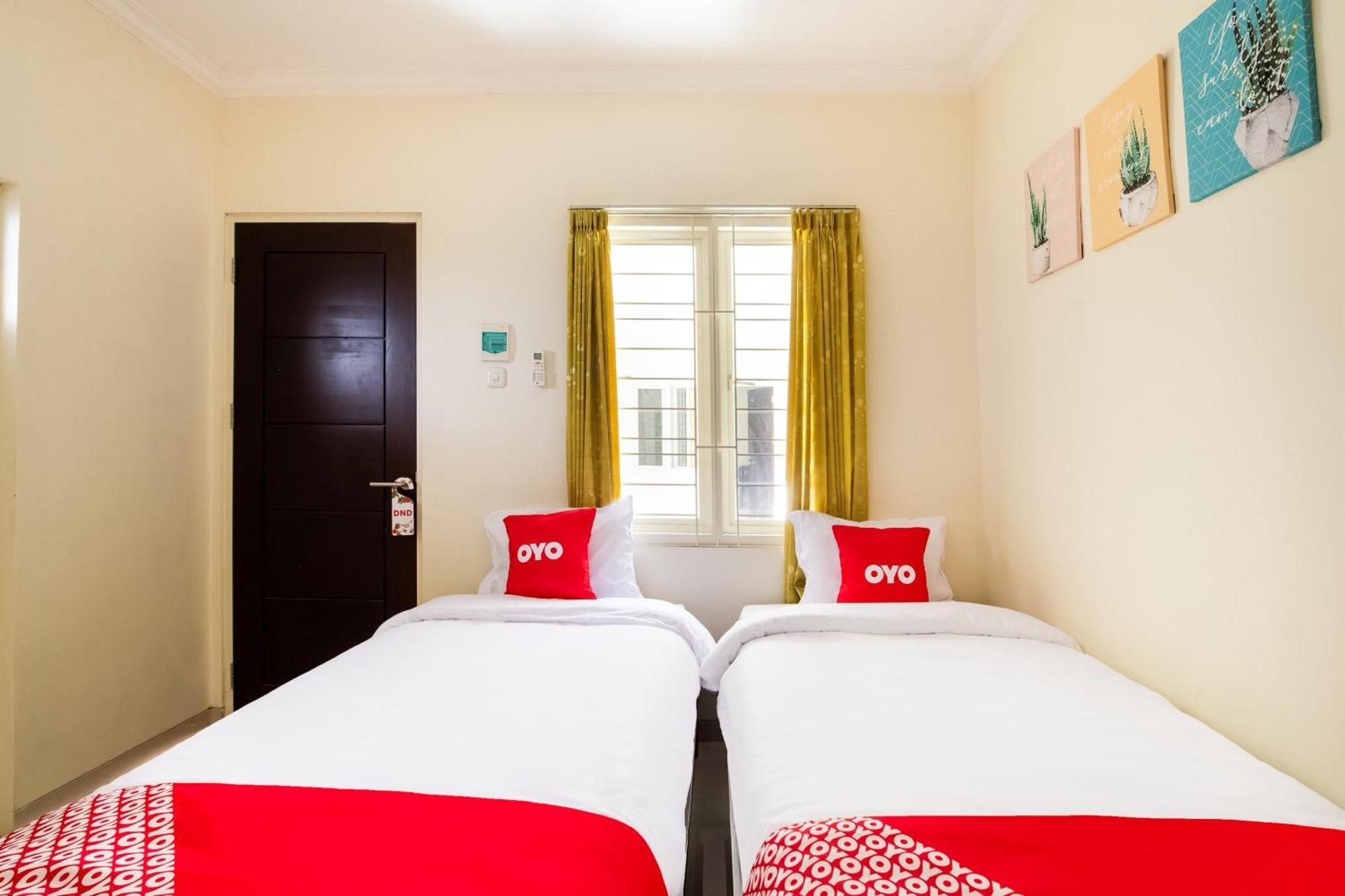 Oyo Life 3398 Griya Rm 19 Syariah Hotel Surabaya Ngoại thất bức ảnh