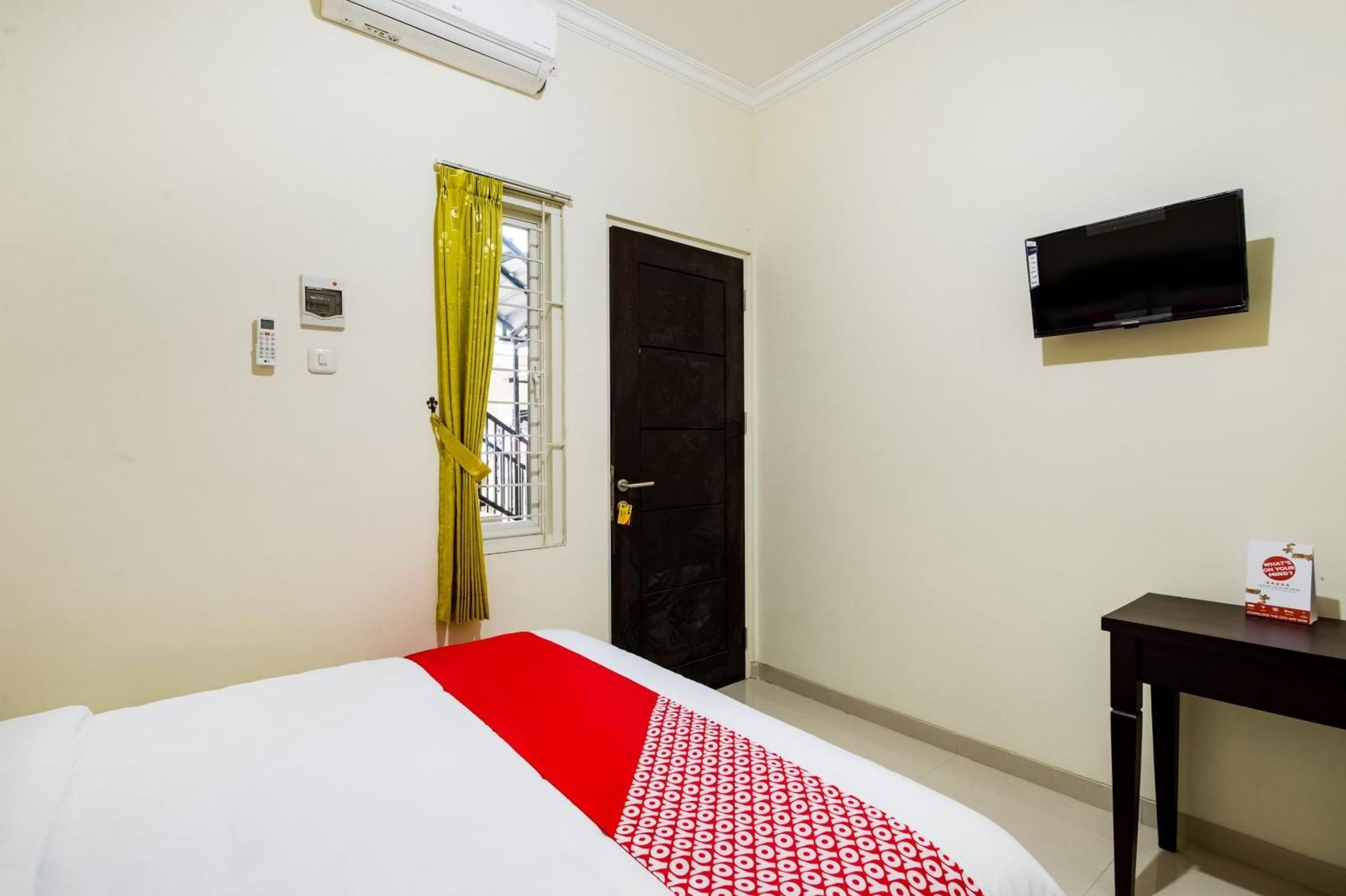 Oyo Life 3398 Griya Rm 19 Syariah Hotel Surabaya Ngoại thất bức ảnh