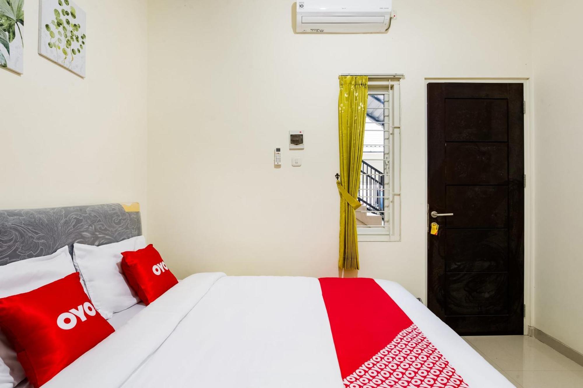 Oyo Life 3398 Griya Rm 19 Syariah Hotel Surabaya Ngoại thất bức ảnh