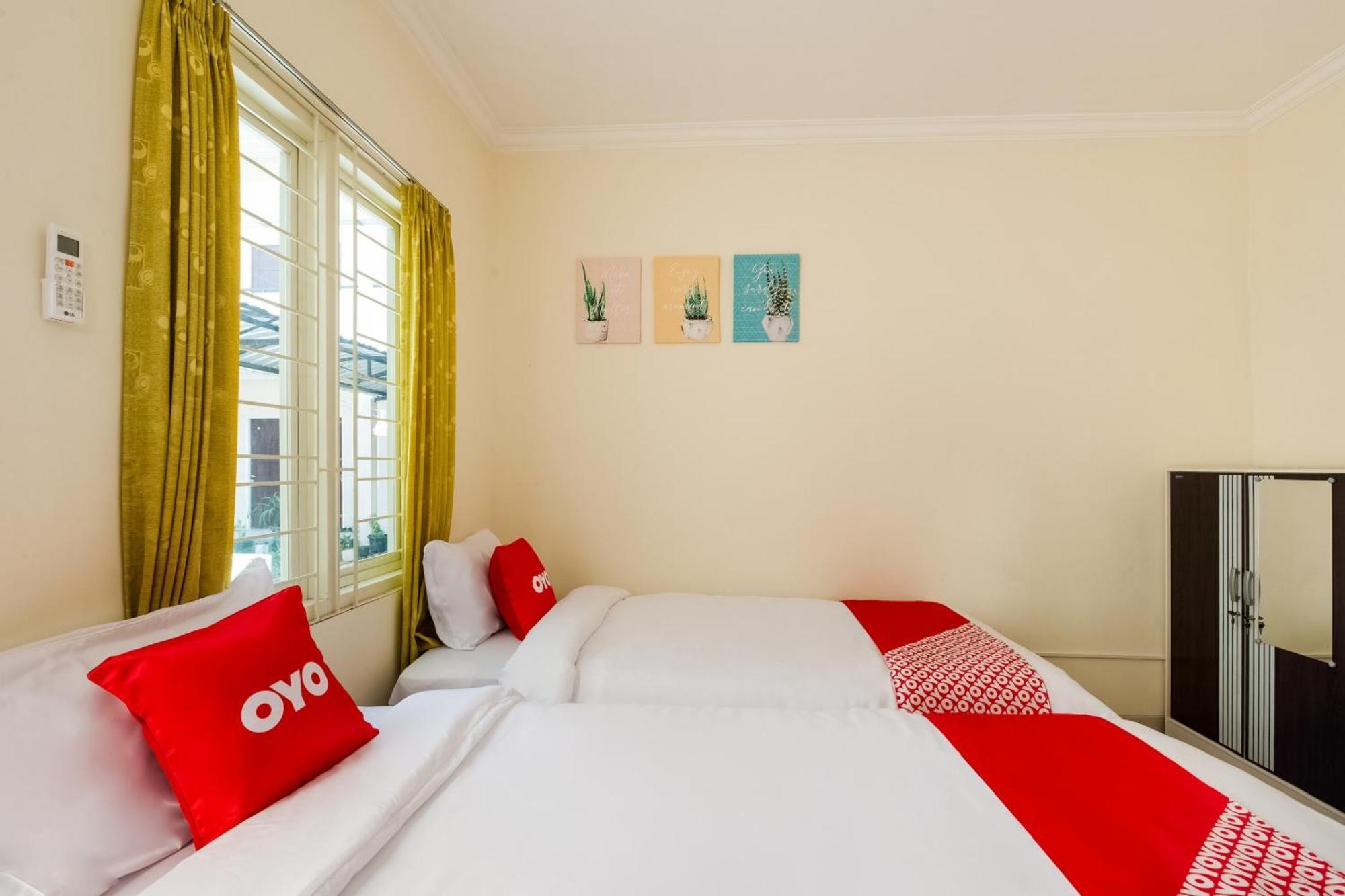 Oyo Life 3398 Griya Rm 19 Syariah Hotel Surabaya Ngoại thất bức ảnh