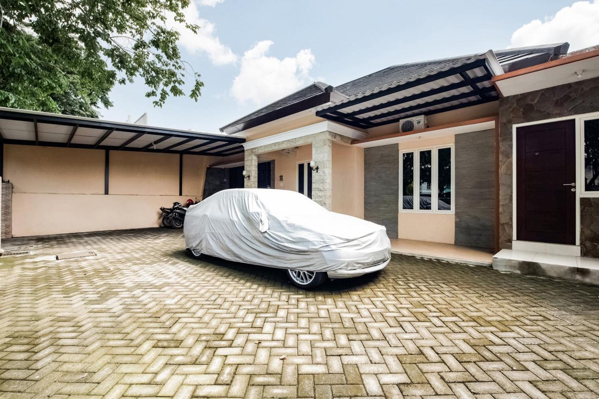 Oyo Life 3398 Griya Rm 19 Syariah Hotel Surabaya Ngoại thất bức ảnh
