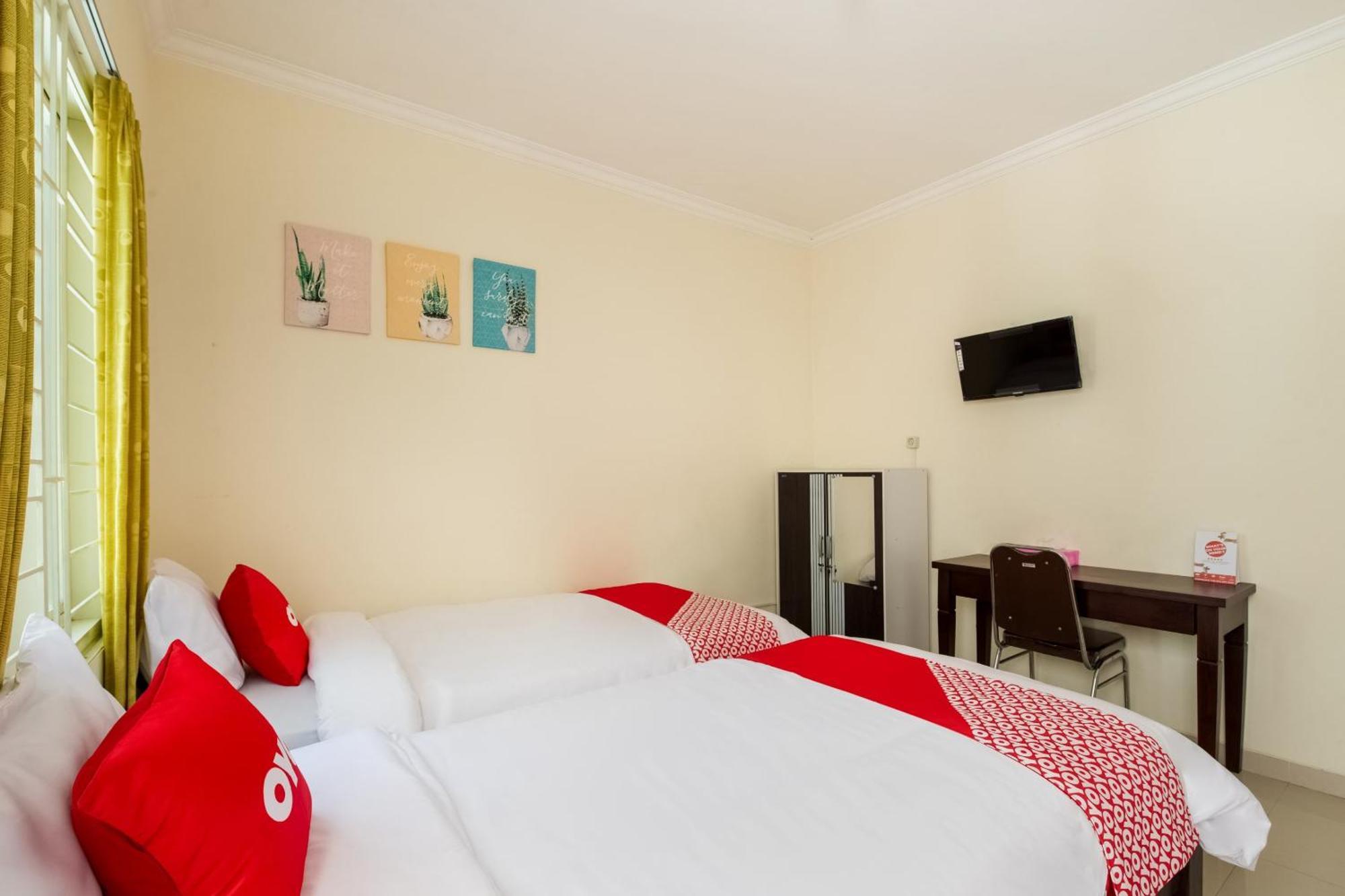 Oyo Life 3398 Griya Rm 19 Syariah Hotel Surabaya Ngoại thất bức ảnh