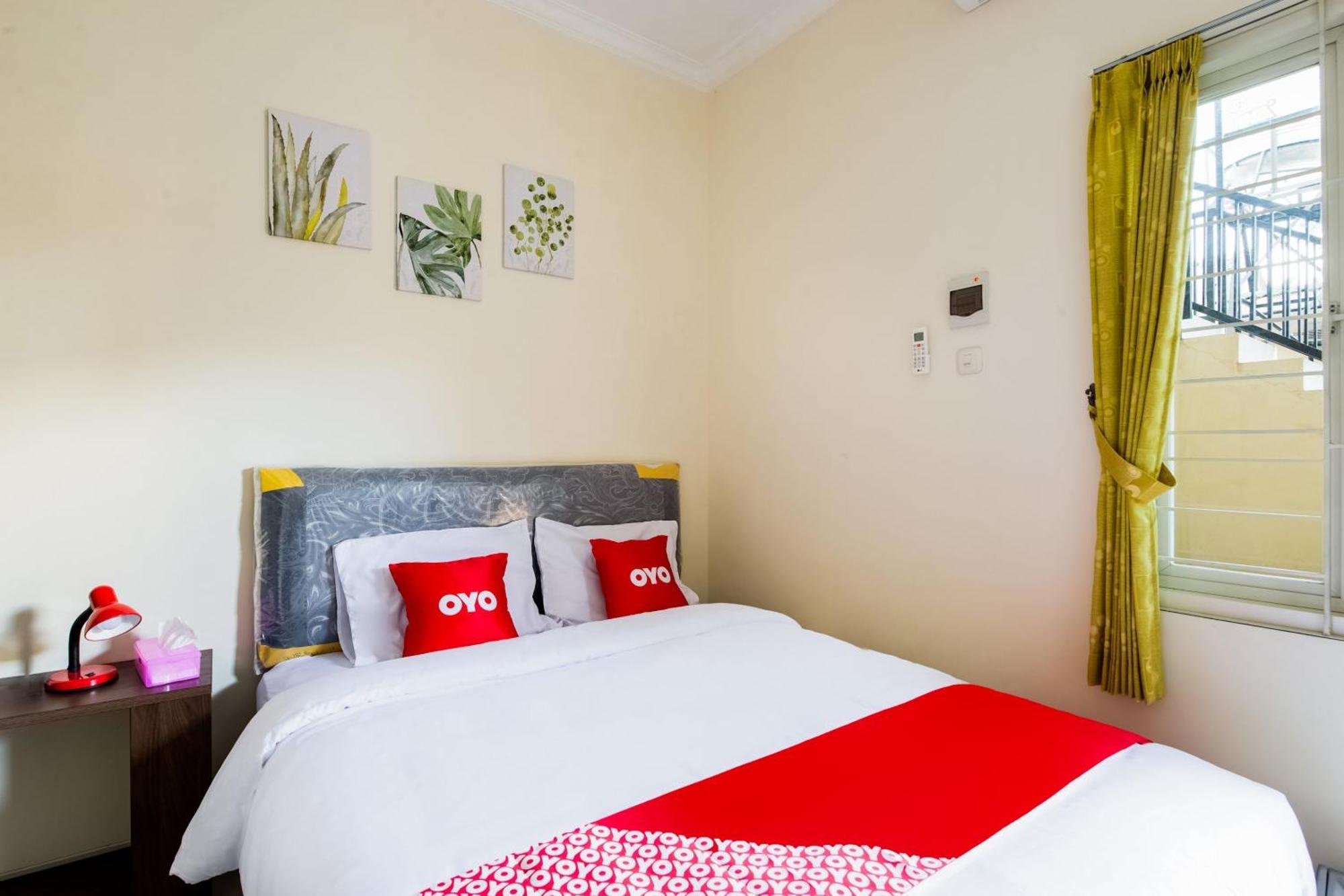 Oyo Life 3398 Griya Rm 19 Syariah Hotel Surabaya Ngoại thất bức ảnh