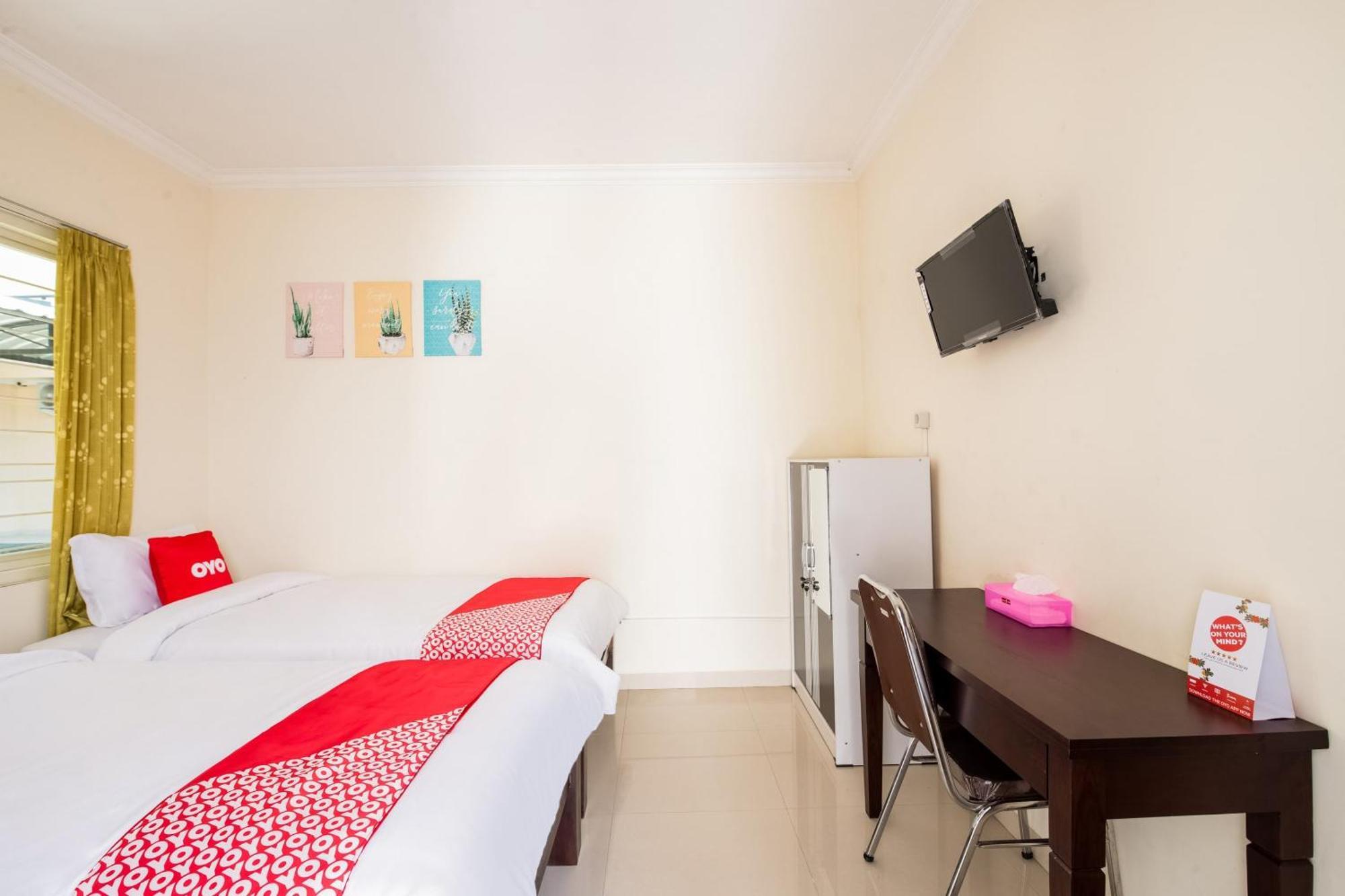 Oyo Life 3398 Griya Rm 19 Syariah Hotel Surabaya Ngoại thất bức ảnh