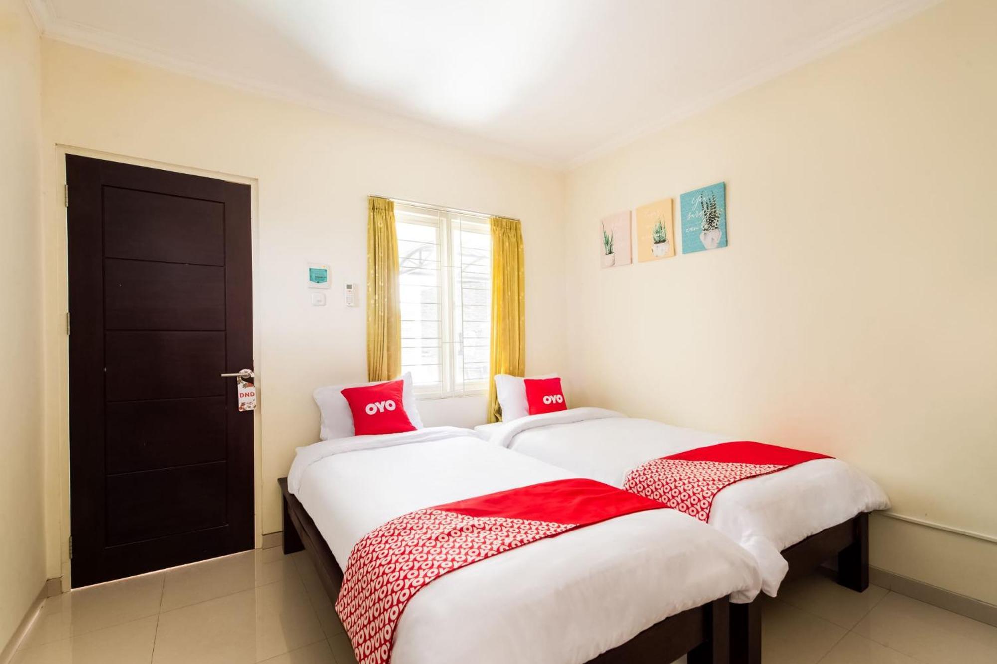 Oyo Life 3398 Griya Rm 19 Syariah Hotel Surabaya Ngoại thất bức ảnh